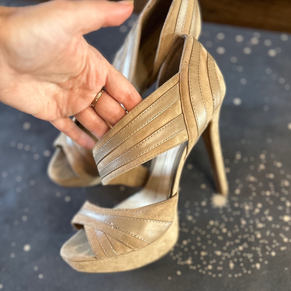 Gianni Bini Suede Leather Heels Pumps Sandals Size 9 Tan Taupe